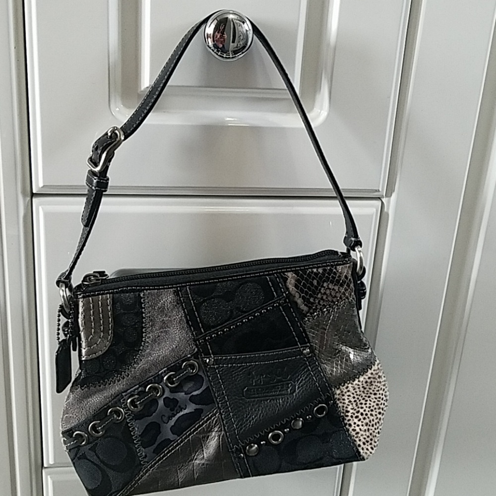 Coach 42005 small shoulder black and silver bag